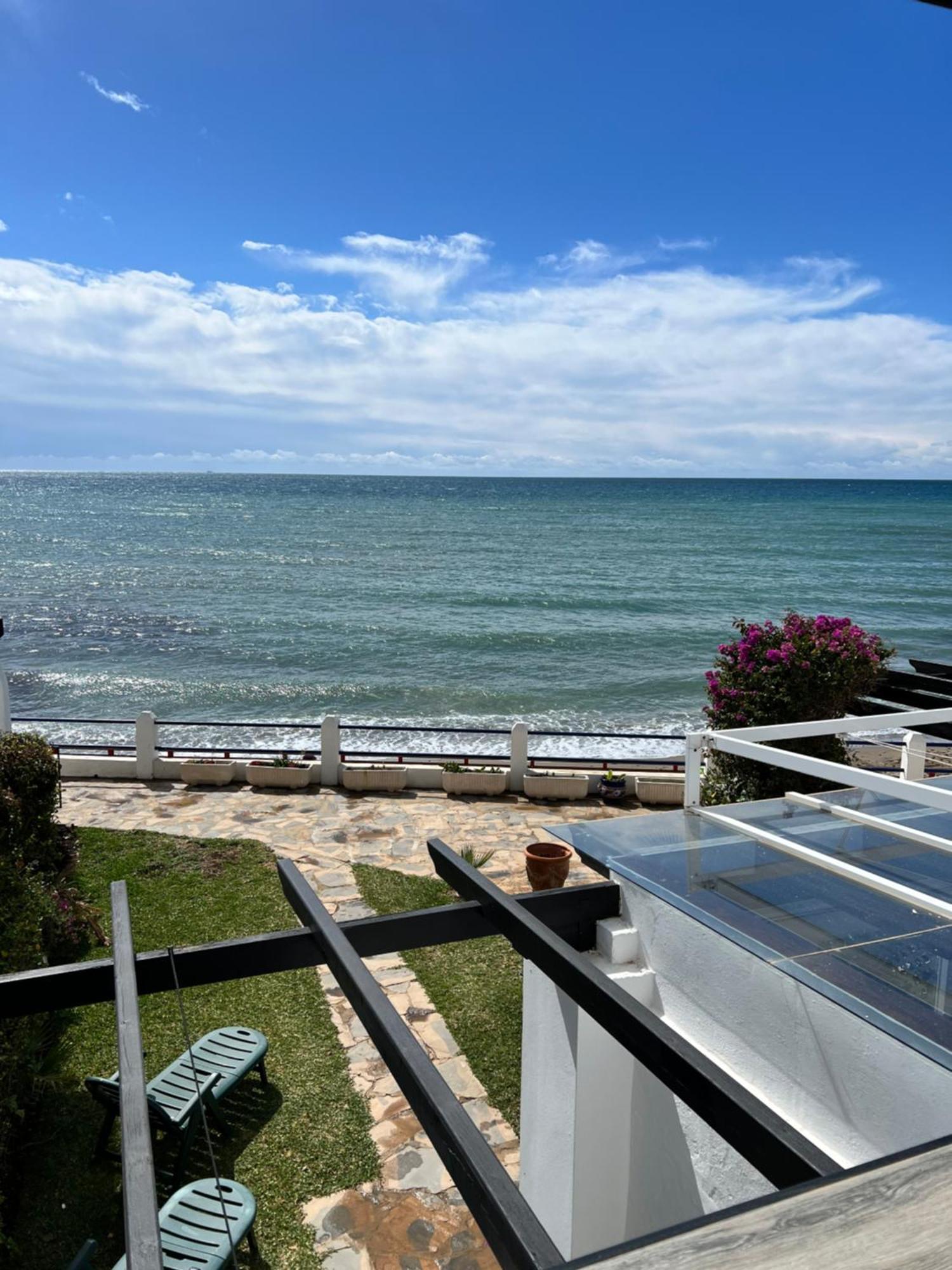 Newly Renovated 2 Bedroom Beachfront House Sitio de Calahonda Exteriér fotografie