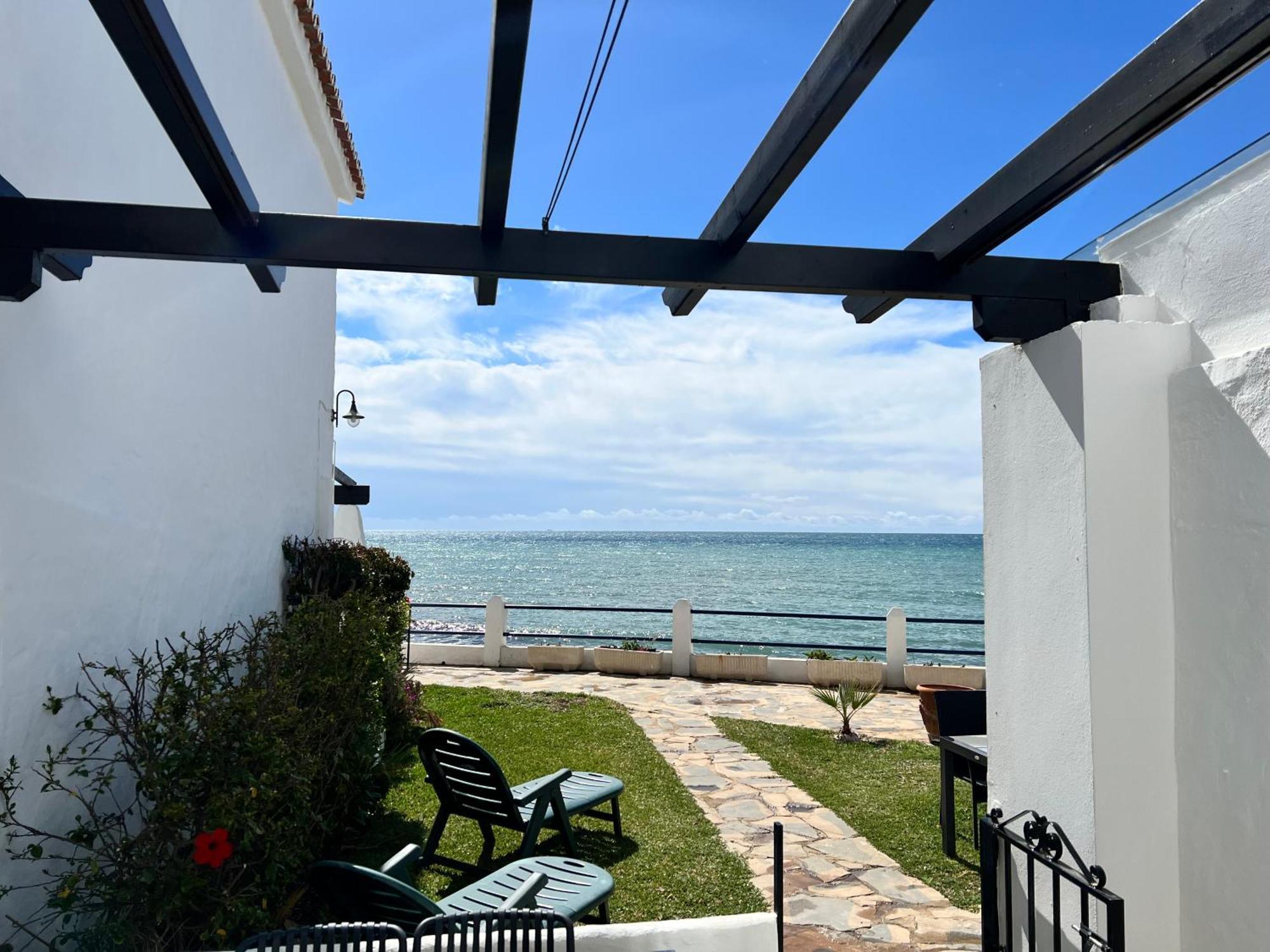 Newly Renovated 2 Bedroom Beachfront House Sitio de Calahonda Exteriér fotografie