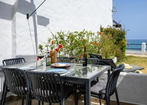 Newly Renovated 2 Bedroom Beachfront House Sitio de Calahonda Exteriér fotografie