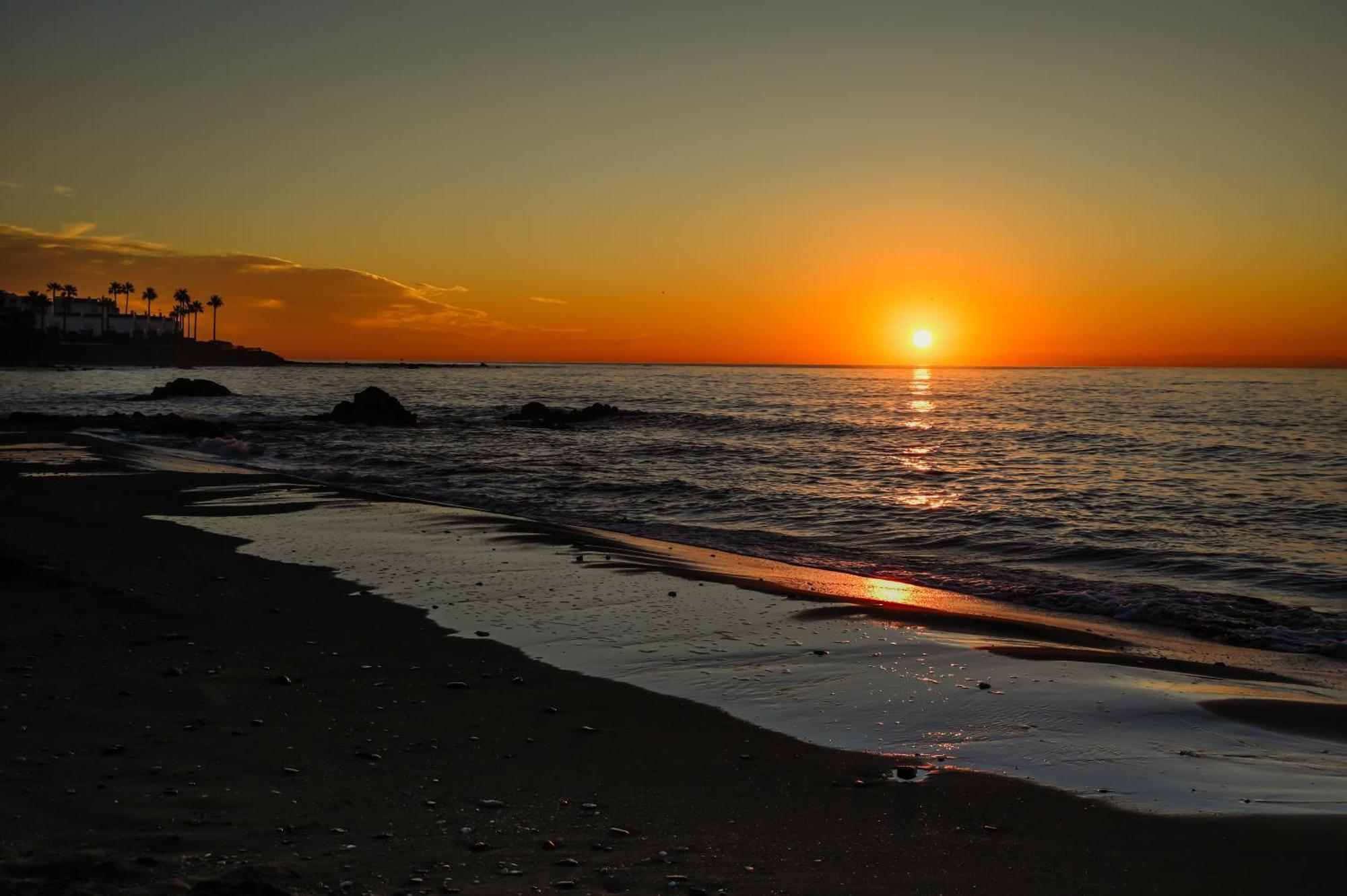 Newly Renovated 2 Bedroom Beachfront House Sitio de Calahonda Exteriér fotografie